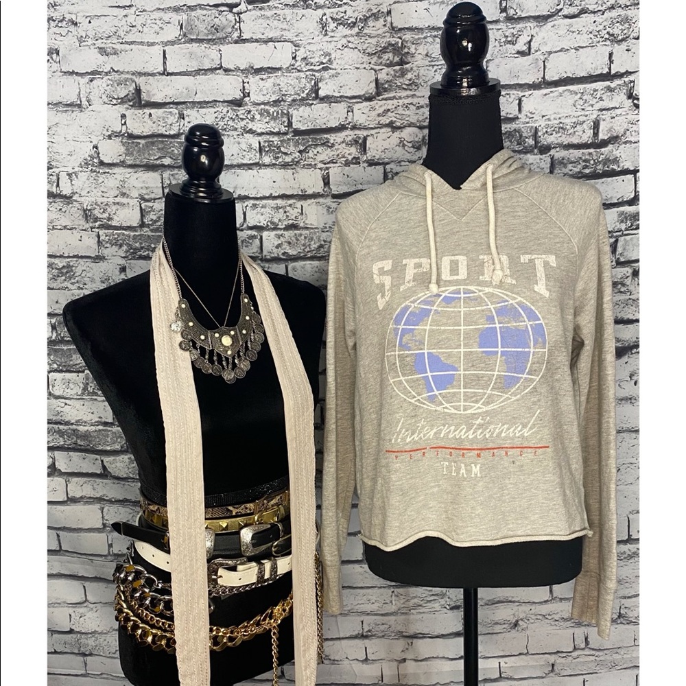 Xs “extra small” graphic hooded sweatshirt. USA 🇺🇸🇨🇦🇬🇧🇯🇵